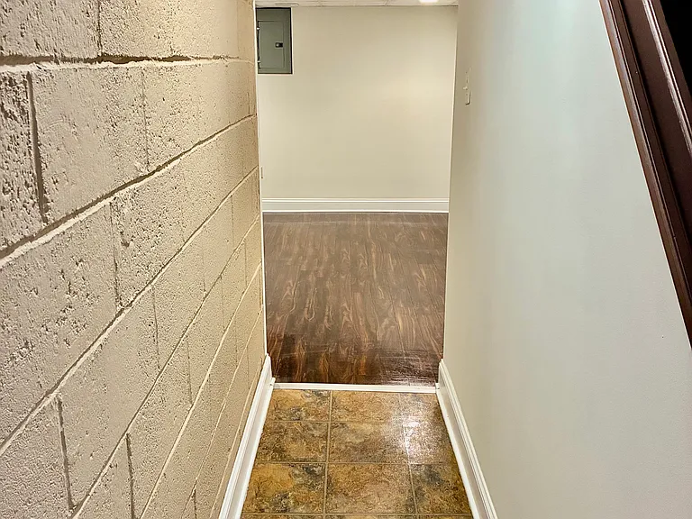 3451 Ainslie St — Photo 19