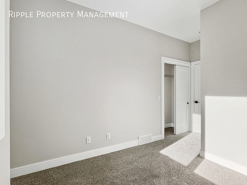 Calgary Townhouse for rent - 3 Bedrooms — photo 11