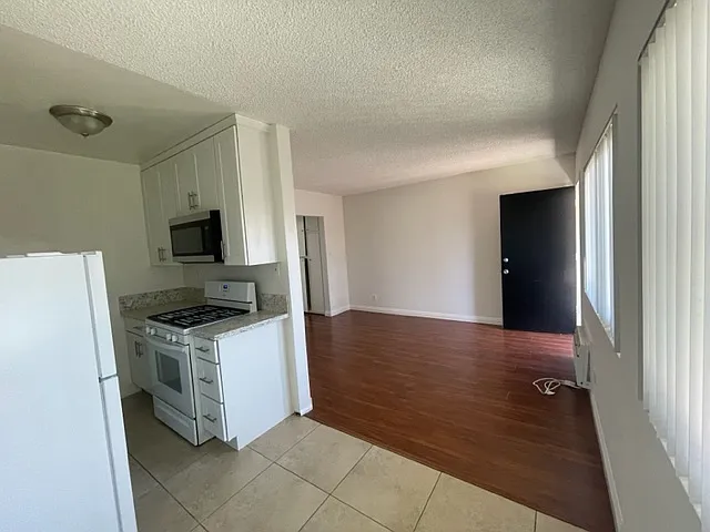 Almansor Hill Apartments — Photo 9