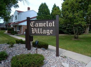 3217 W Canterbury Rd UNIT 3217, Greenfield, WI 53221