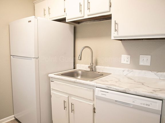 5th image of 4206 Frances St #33