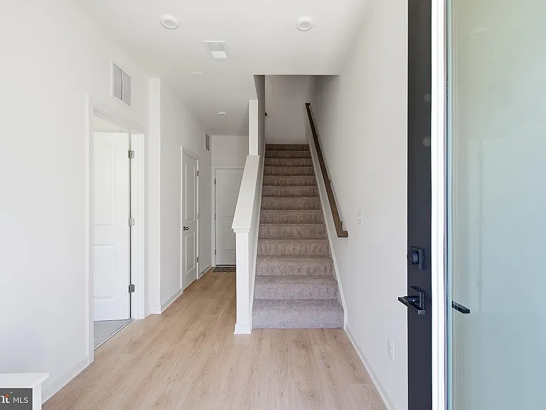 18002 Alicia Ave — Photo 3