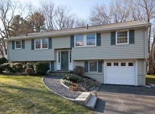 15 Temple Ter, Bedford, MA 01730