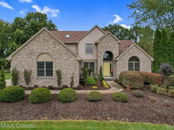 4733 Crows Nest Ct, Brighton, MI 48114