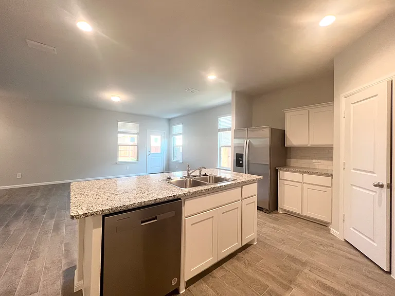 8636 Centerboard Ln — Photo 4
