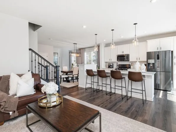 8100 Evergreen Ln N, Maple Grove, MN 55369