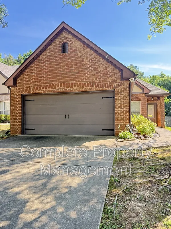 3 bed, 2.0 bath, 1545 sqft, $2,000 — Photo 2