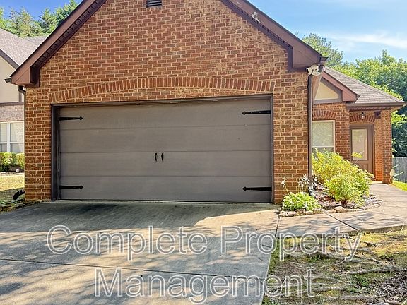 2nd image of 109 Oxmoor Place Cir