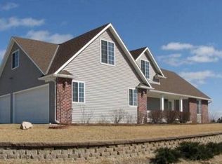 16751 Auburn Cir, Wamego, KS 66547