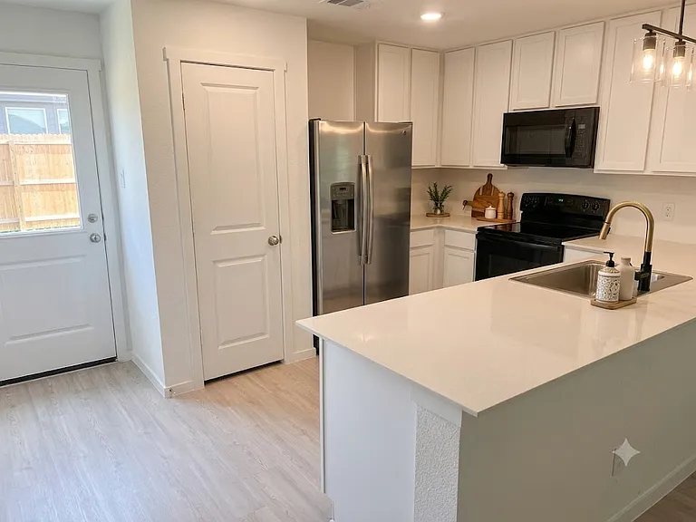 552 Holleman Dr — Photo 11