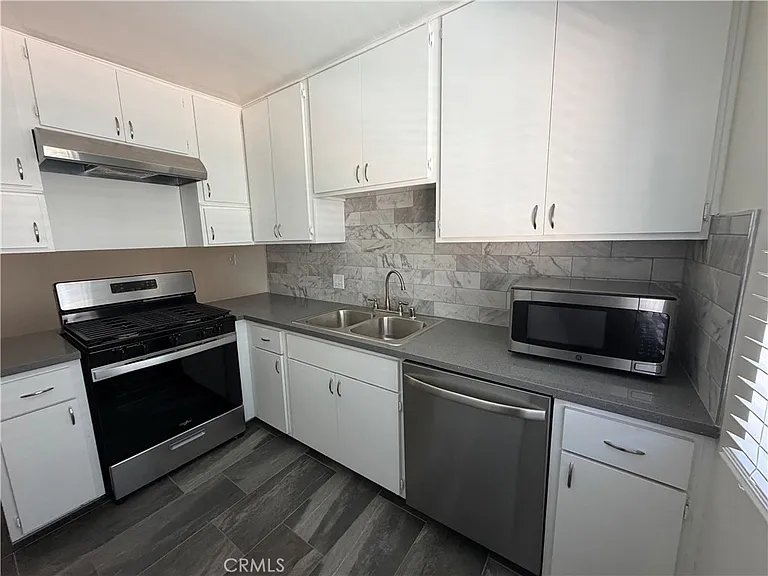4358 Mammoth Ave #10 — Photo 7