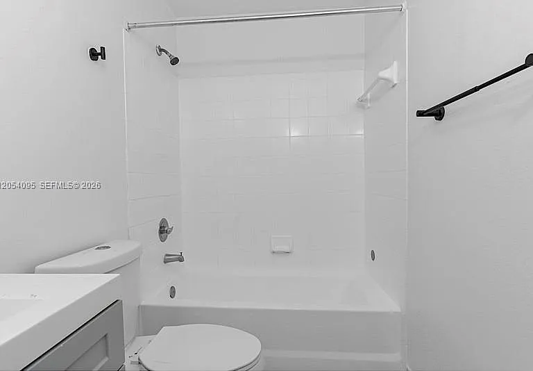 1201 Lake Victoria Dr #V — Photo 16