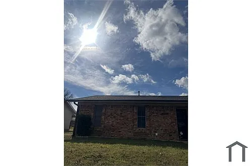 1010 Stephen St Photo 1