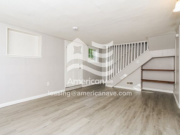 676150_005_wm_-_living_room_13184546.jpg