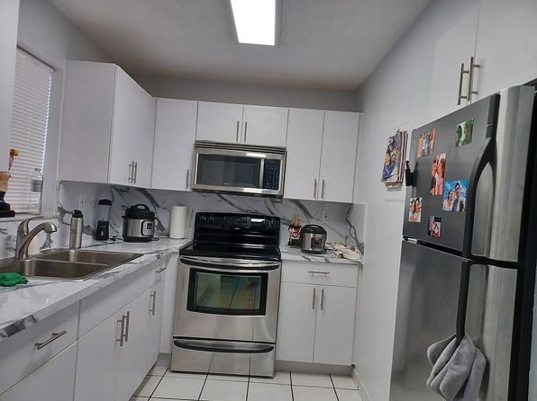 2735 W 52nd St APT 208