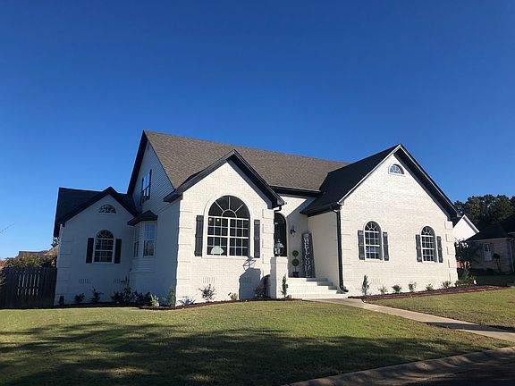 3rd image of 140 Belle Meade Dr
