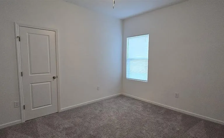 474 Hennepin Loop — Photo 11