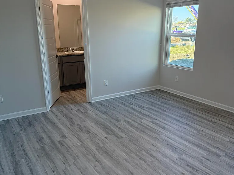 1045 Renova Dr — Photo 6
