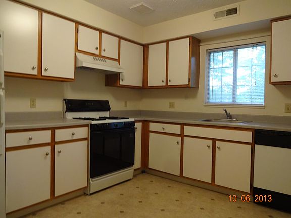 4th image of 27069 Oakwood Cir APT 114W