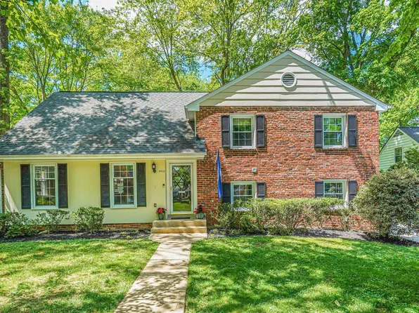 8422 Masters Ct, Alexandria, VA 22308