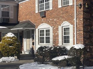 198 Doxbury Ln, Suffern, NY 10901