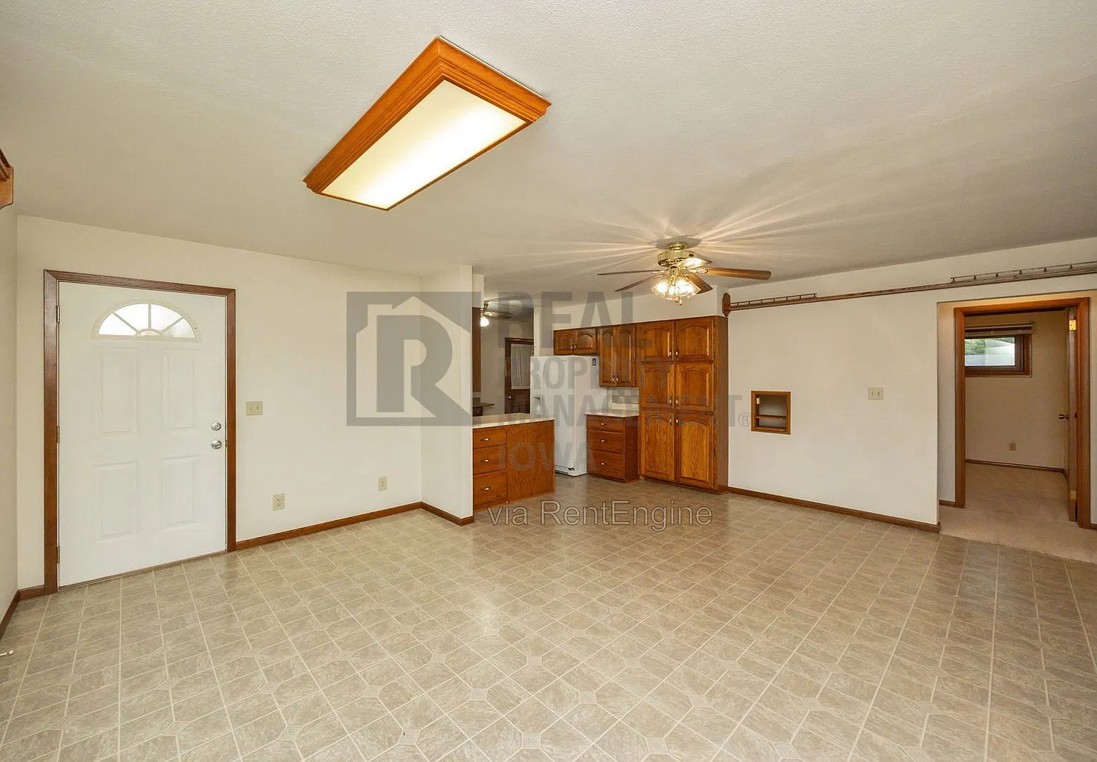 3 bed, 1.5 bath, 1311 sqft, $1,495 — Photo 3