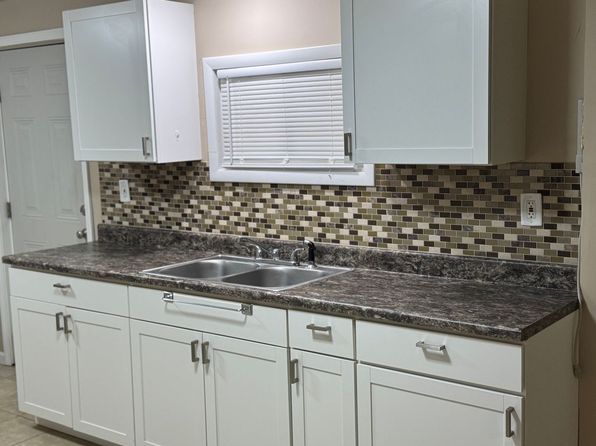 2102-2104 Messanie St