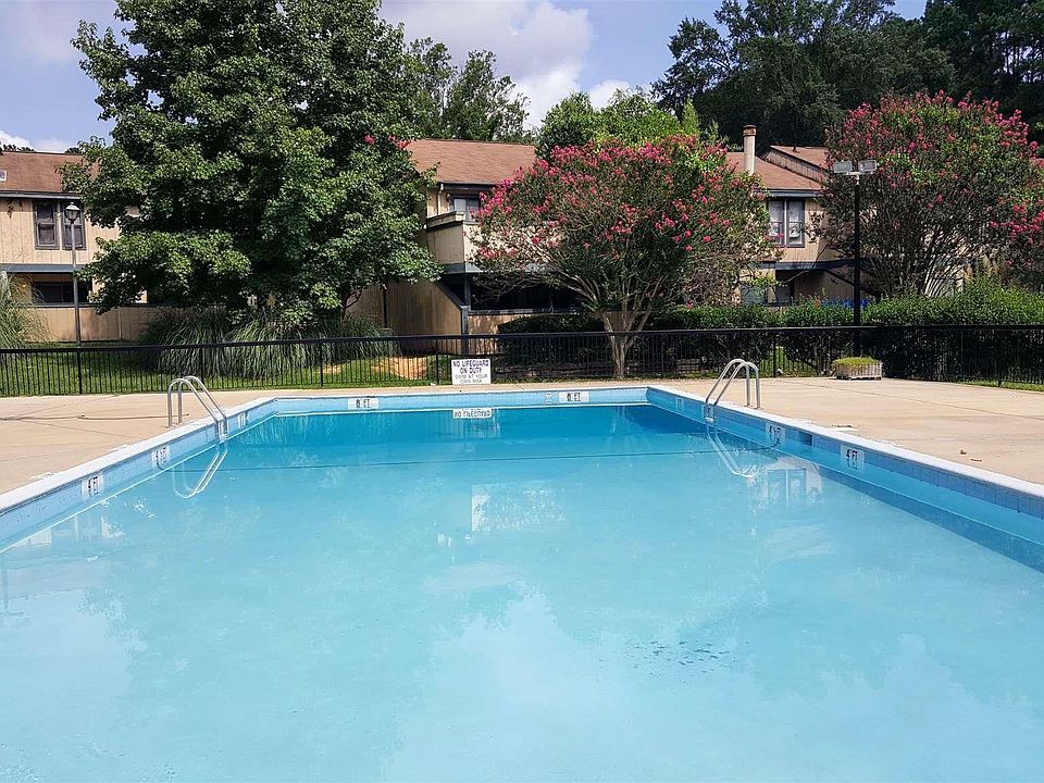 2nd image of 541 Hickory Hill Dr