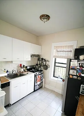 Rented by RBM Brokerage | media 16