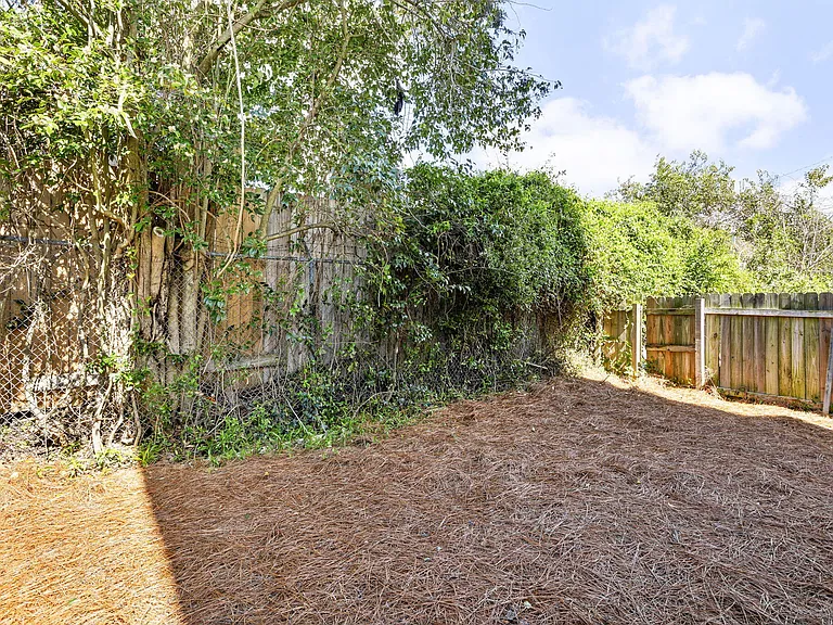 2028 Arbutus Ave — Photo 18
