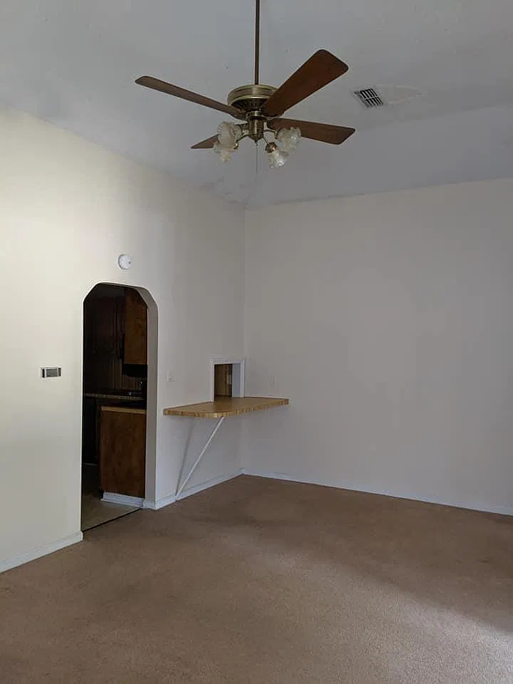 2 bed, 1.5 bath, 900 sqft, $1,000 — Photo 1