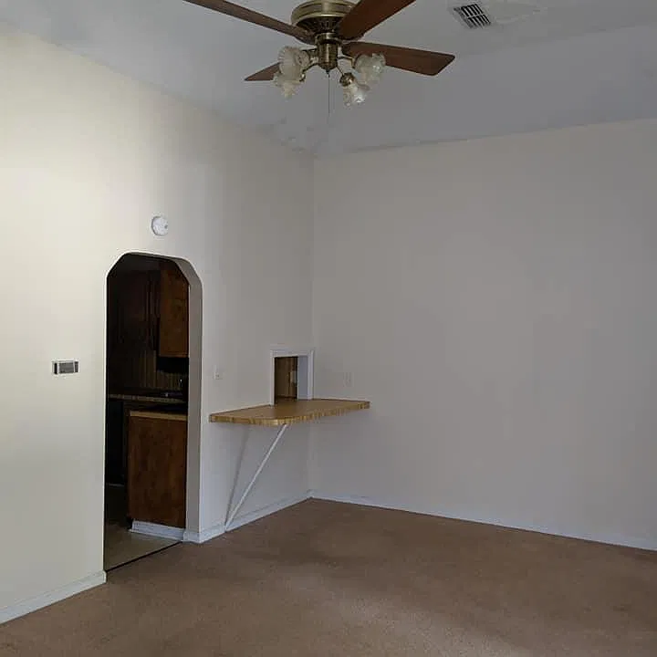 208 Thunderbird Cir #D