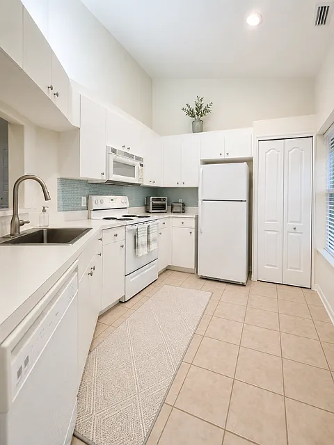 1295 Sweetwater Cv — Photo 4