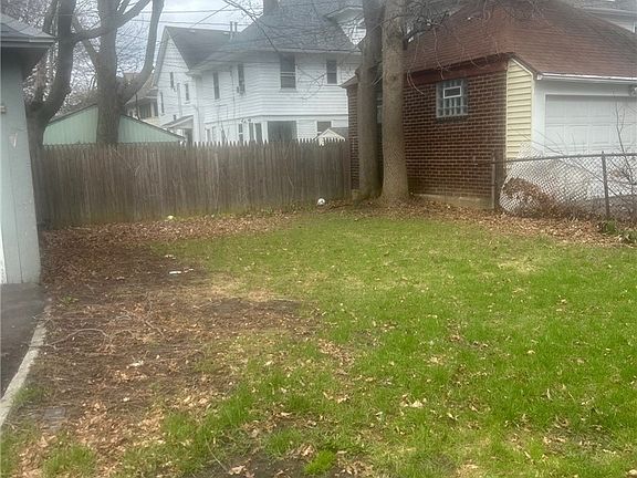 2nd image of 907 Dewey Ave