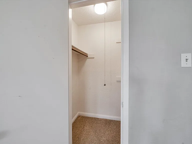 16906 Pocono Dr — Photo 30