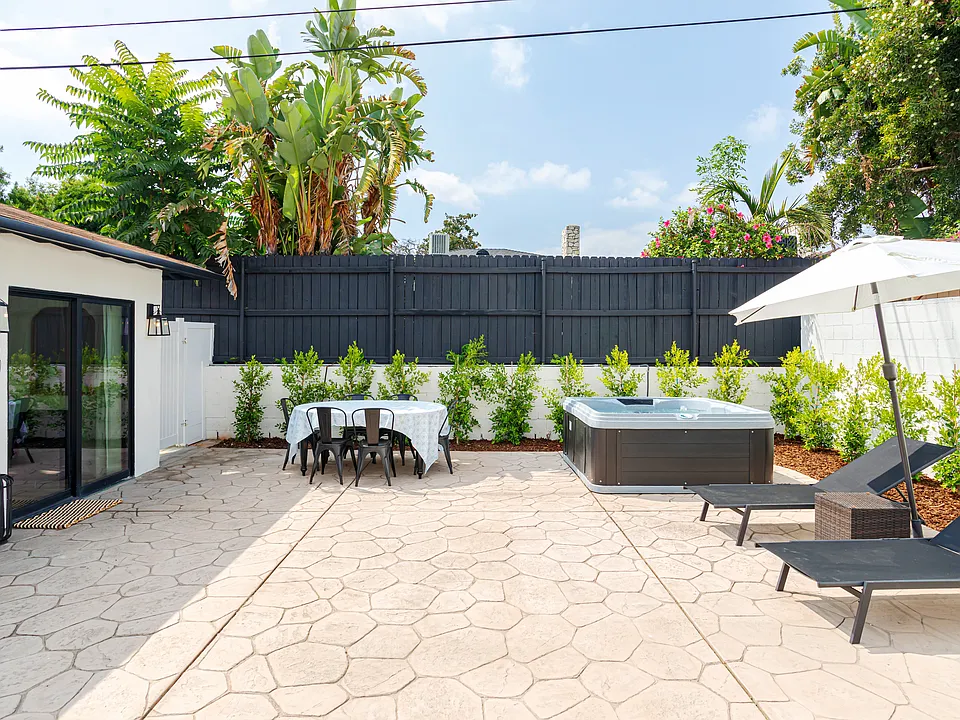 6047 Ethel Ave