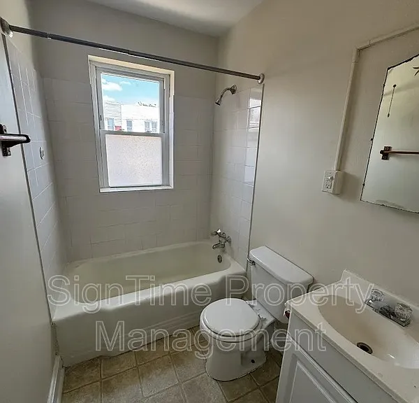 61 E Franklin St #5 — Photo 7