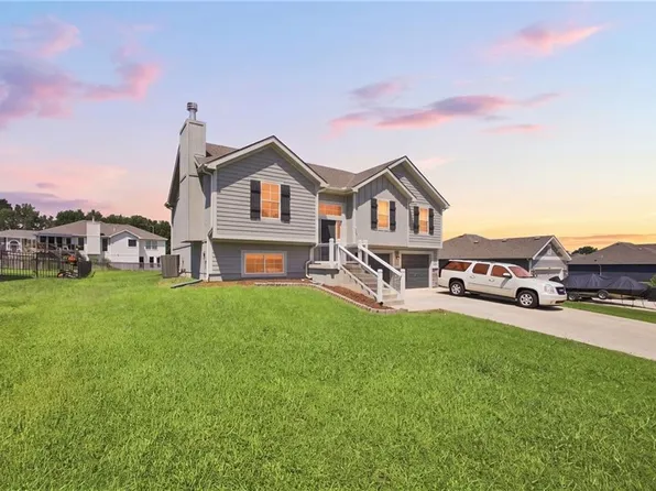 20124 W 221st St, Spring Hill, KS 66083