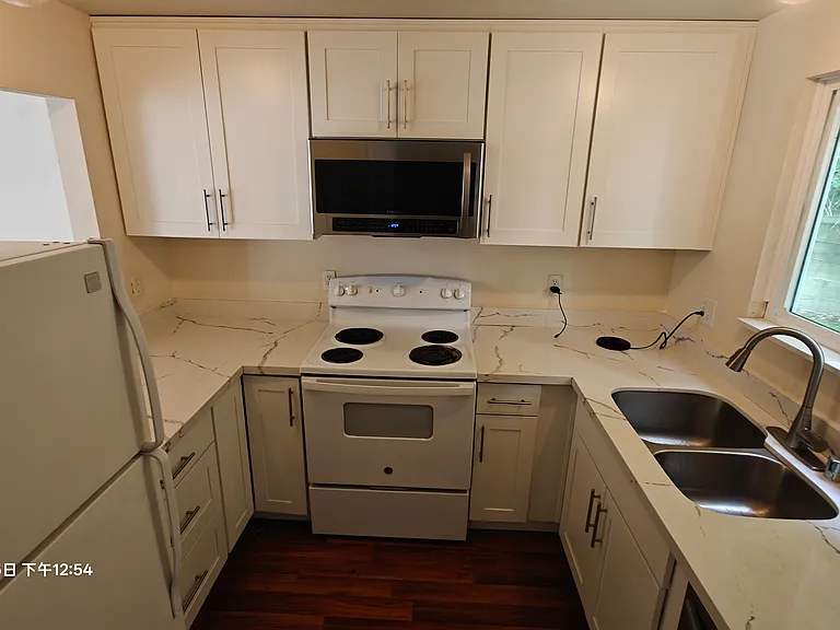 45th Pl S — Photo 21
