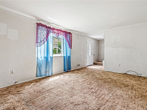 5th image of 513 Noblestown Rd