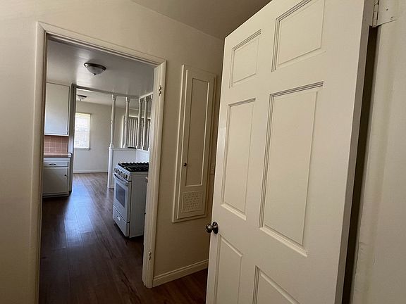 5th image of 4502 Dunrobin Ave