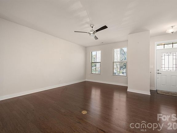 4th image of 2025 Birchside Dr
