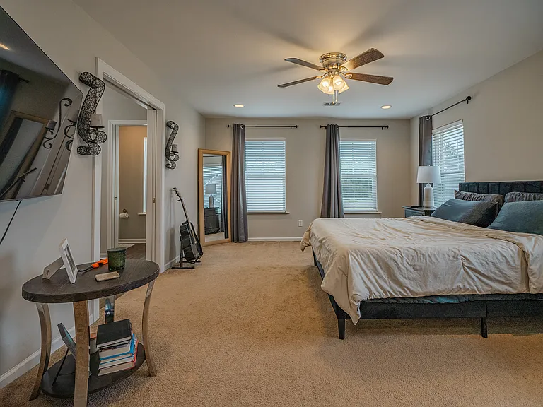 115 Governors Blvd — Photo 9