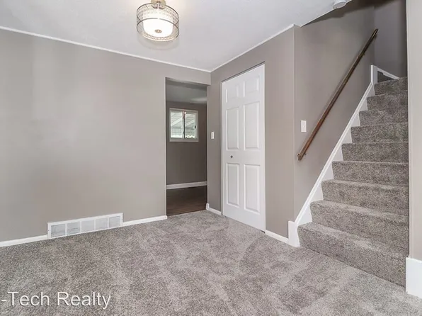 4326 W 152nd St, Cleveland, OH 44135