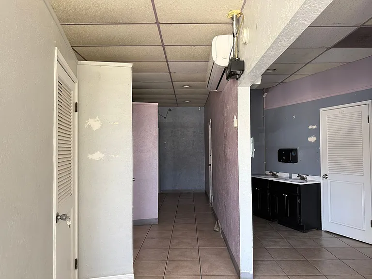 3700 E Broadway — Photo 3