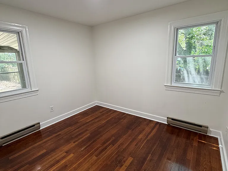 1108 Brittingham St — Photo 9