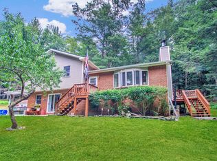 1063 Towpath Rd, Hawley, PA 18428