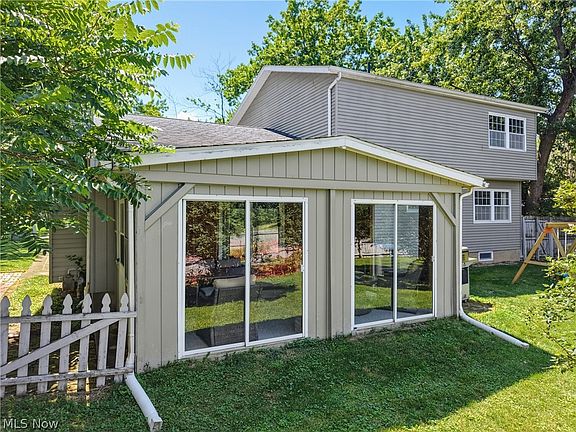 5th image of 707 Twin Oaks Blvd