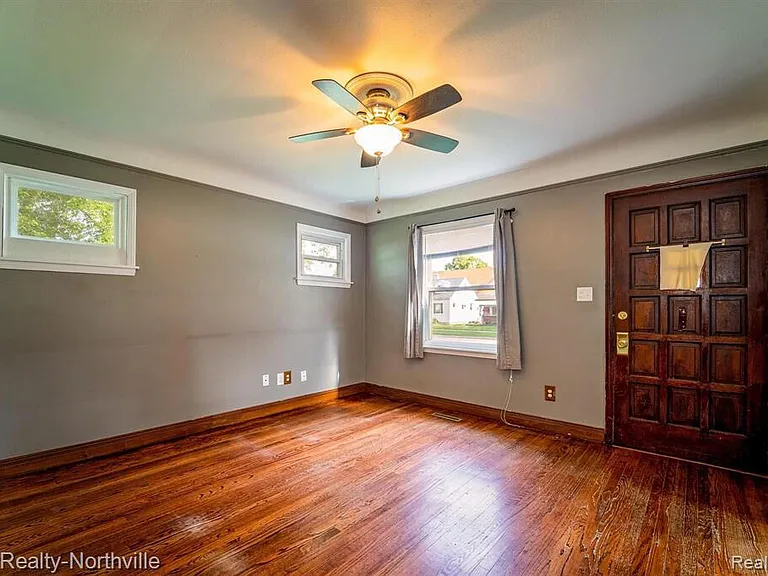 17405 Anne Ave — Photo 3