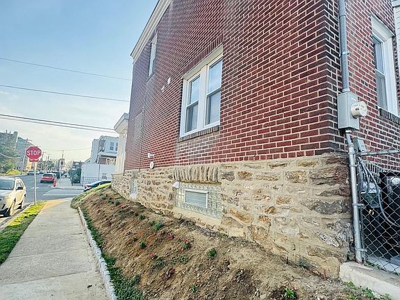 2nd image of 485 Robbins St